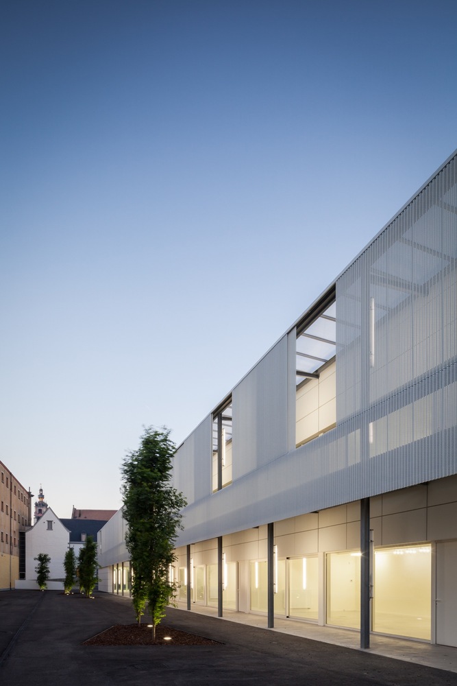 比利时十八世纪连栋住宅的现代翻新-66