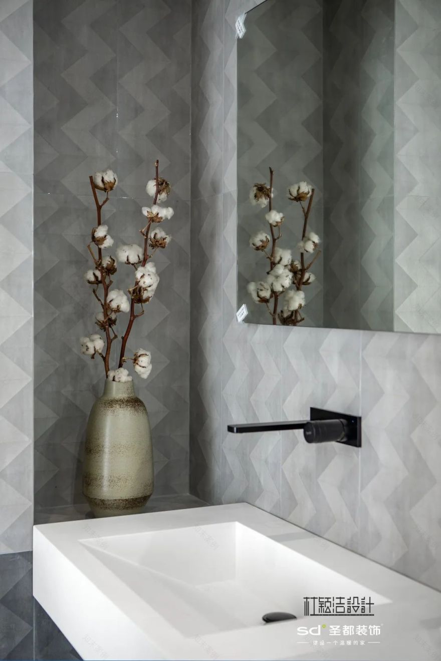 机车控的秘密基地 | 极简复古的 120㎡浪漫空间-11