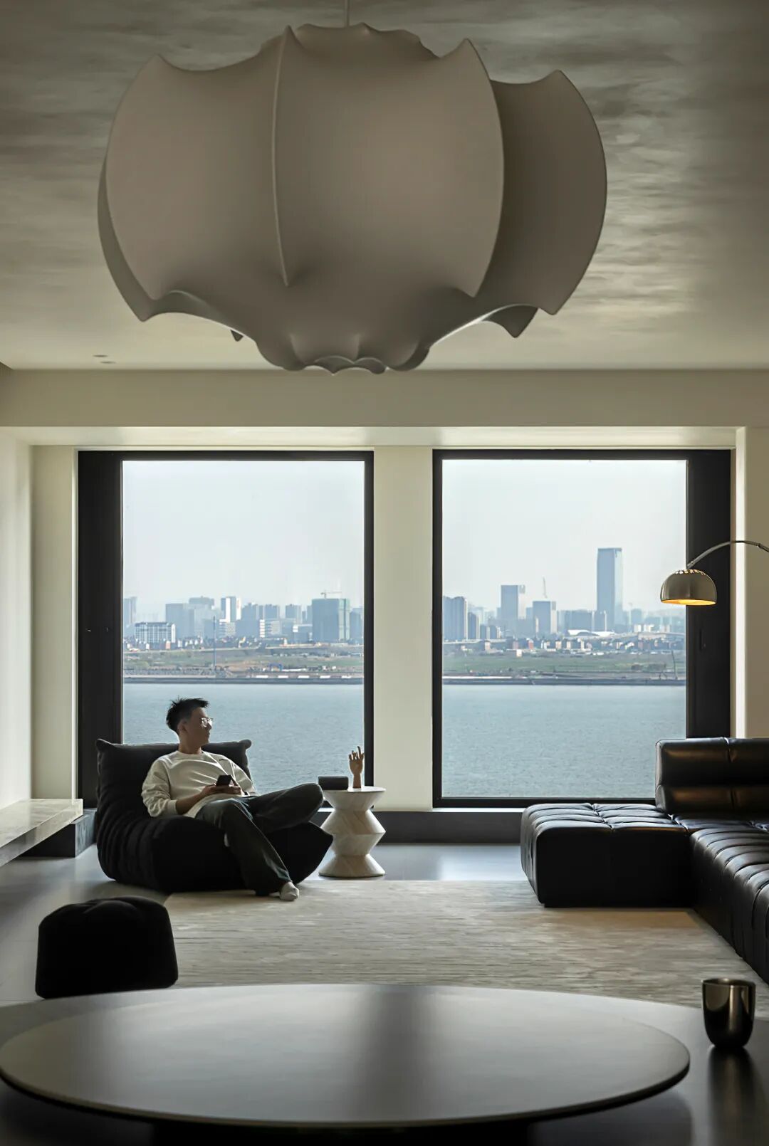 【新作】270㎡江景大平层，白墙如纸江景为画，爱是留白处的落款-26