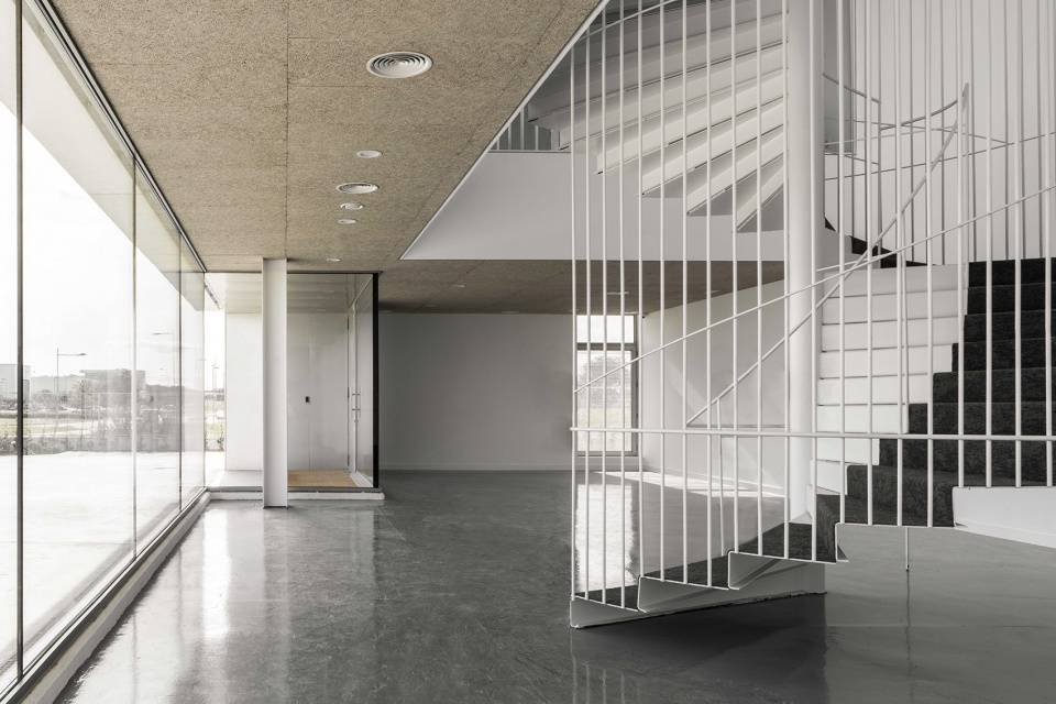 181 UNOLAB 总部大楼，西班牙 / FRPO-40