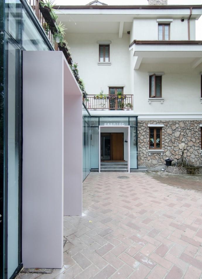 光影穿梭的现代宅院-2