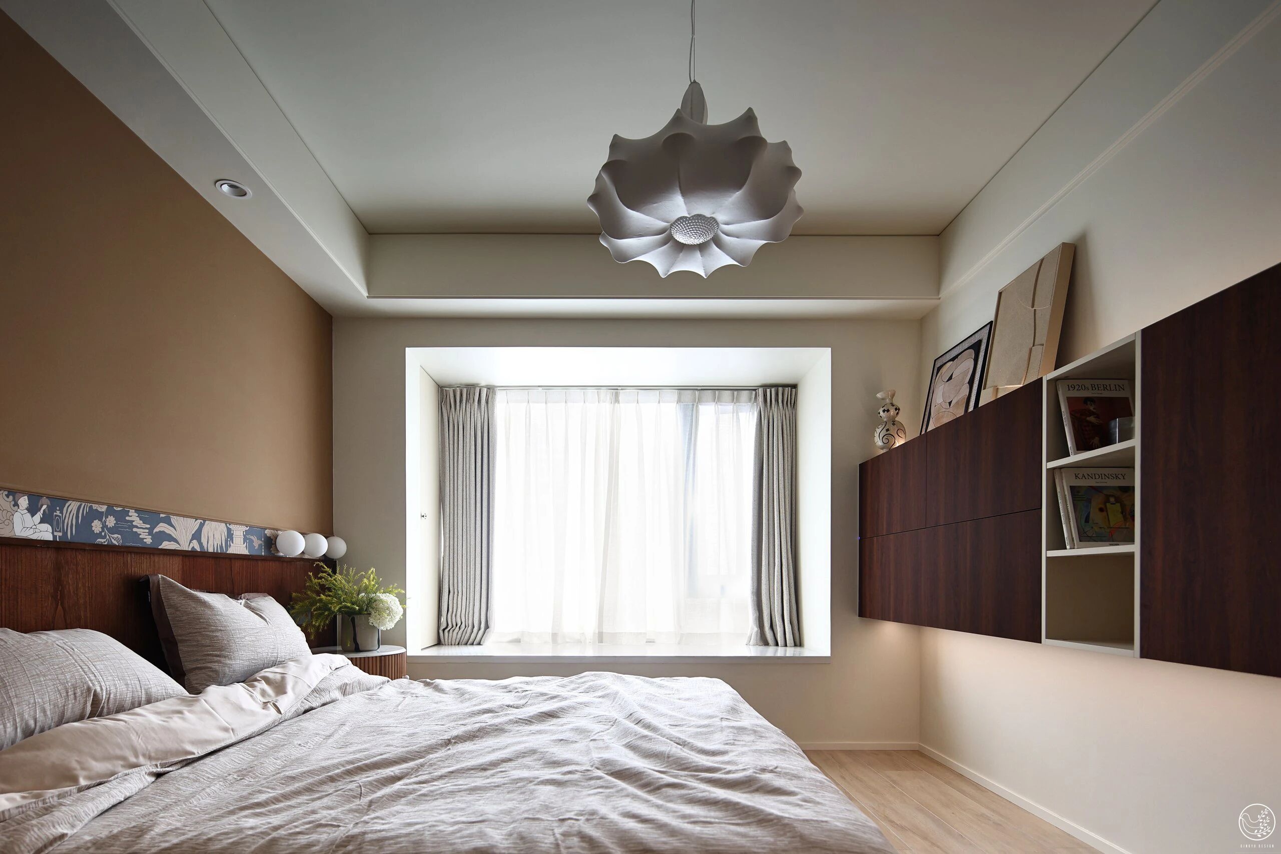 复古且时髦，在松弛与精致之间游刃有余-47