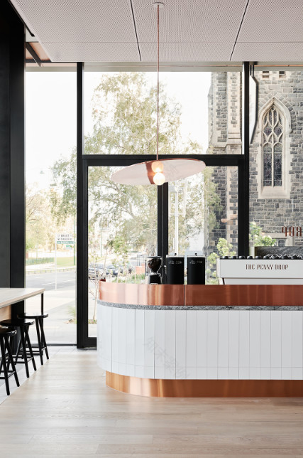 金色的;金黄色的;金的;金制的-40