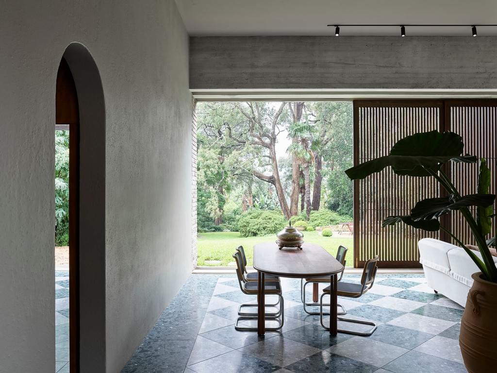 花园别墅；花园洋房；花园小屋（如果结合宽泛语境，Garden House可宽泛理解为与花园相关的房屋，三种表述较为常见 ，为满足结果唯一的要求，选有一定通用性的 ：）花园别墅 丨Arent&Pyke,Polly Harbison Design-26