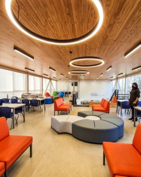 透明之桥 | 智利圣地亚哥 Colegio San Fernando 图书馆