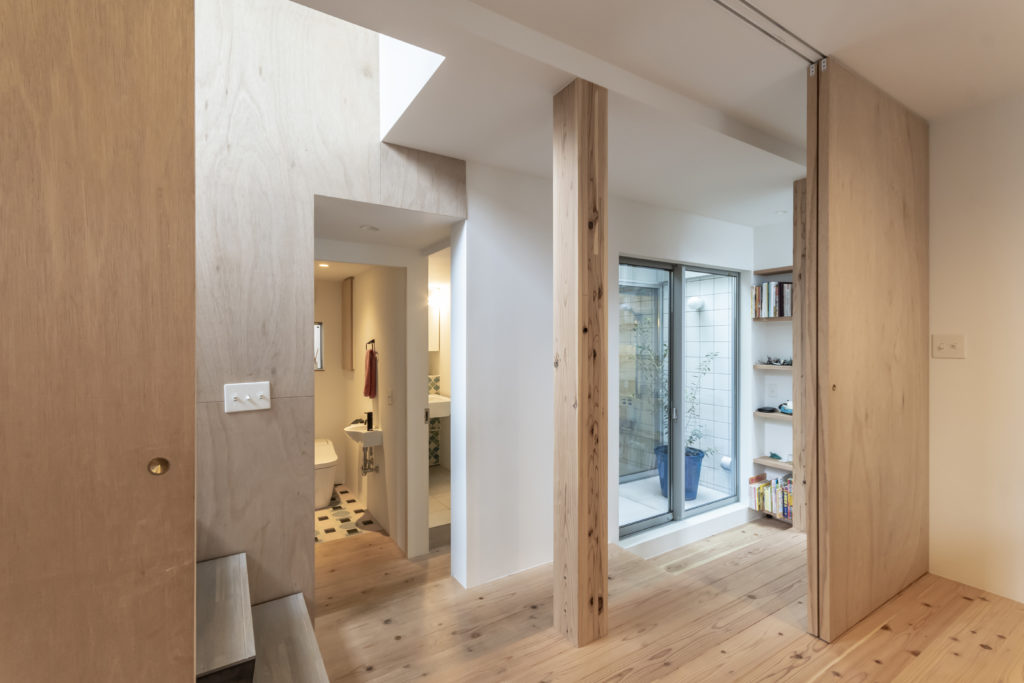 土地の記憶を継承しつつ街とつながる街と家族がほどよい距離感でつながって暮らす | Architecture | 100%LiFE-6