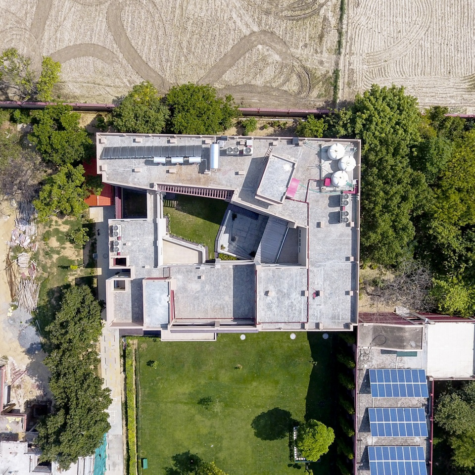 Mann 学校女生宿舍 | 绿色空间与现代设计完美融合-11