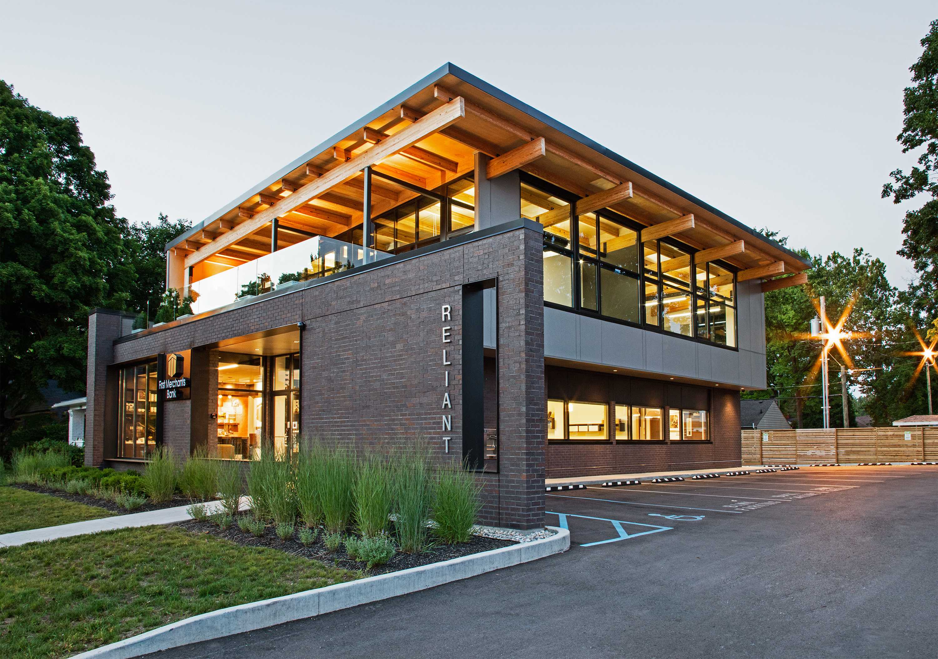 依赖伙伴 · 社区融合的建筑灯笼-8