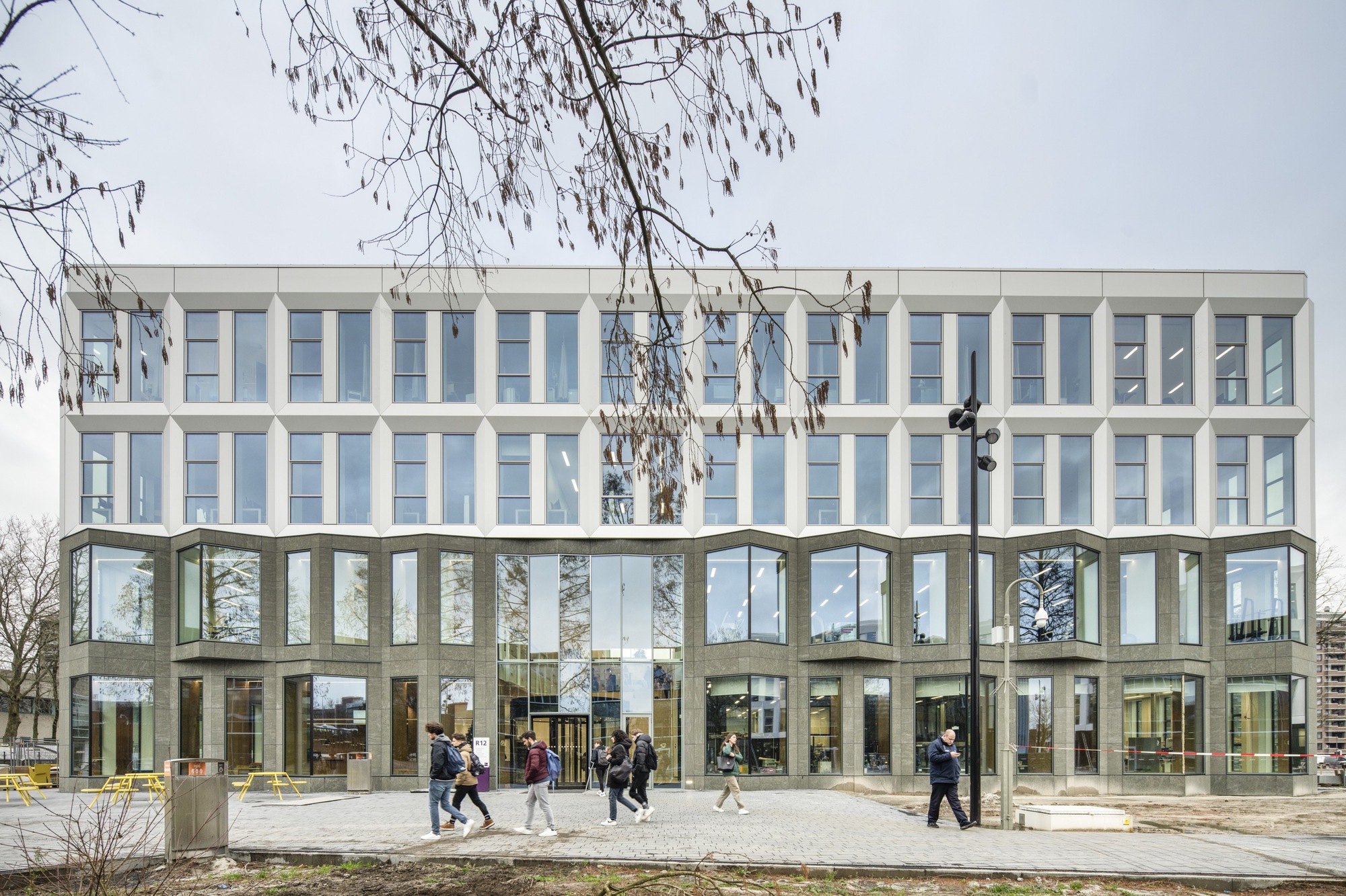 Fontys Hogescholen's Rachelsmolen Campus / Barcode Architects + Nudus + Hollandse Nieuwe + OKRA-7