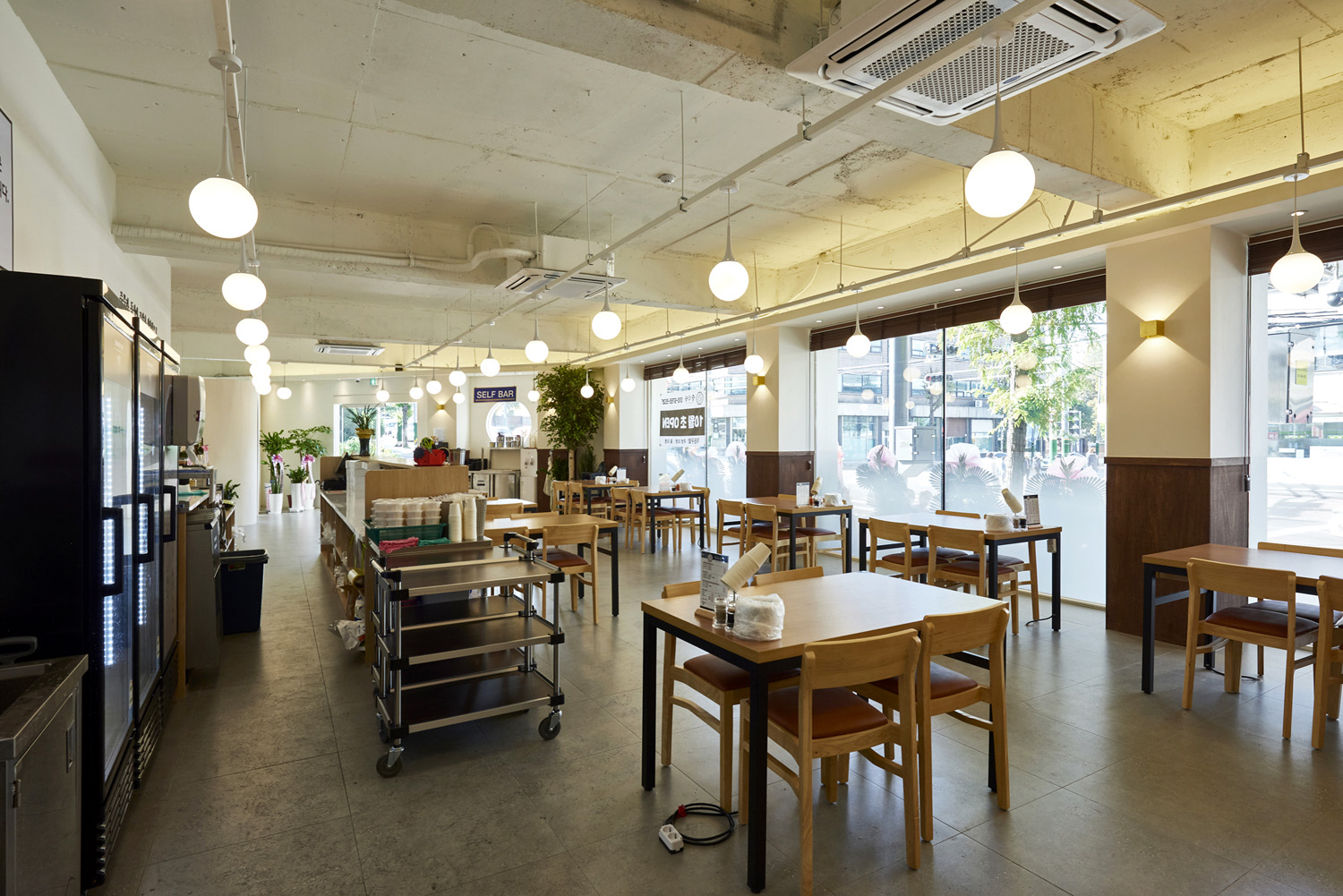 白色与木色交融的 60 平中式餐厅设计-9