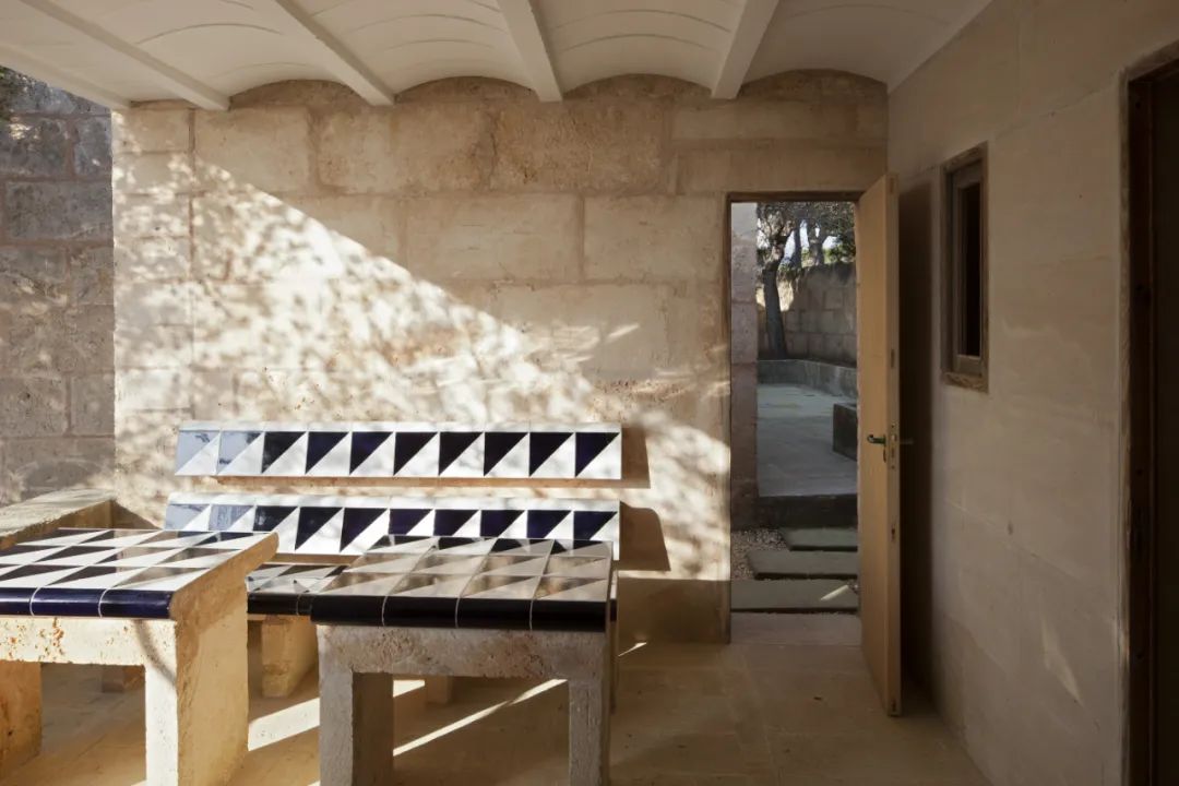 罐头清单或能利斯(具体含义需根据更多上下文来确定)丨西班牙丨约翰·伍重-32