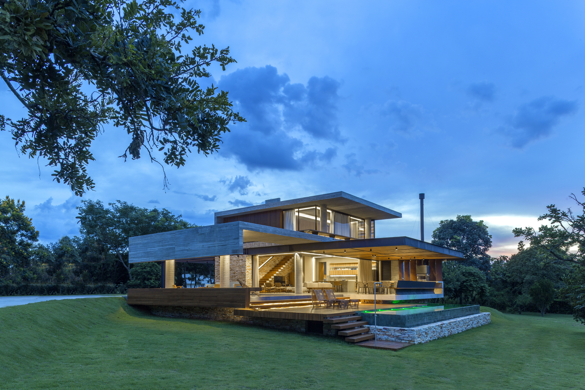 Concrete House / Costaveras Arquitetos-38