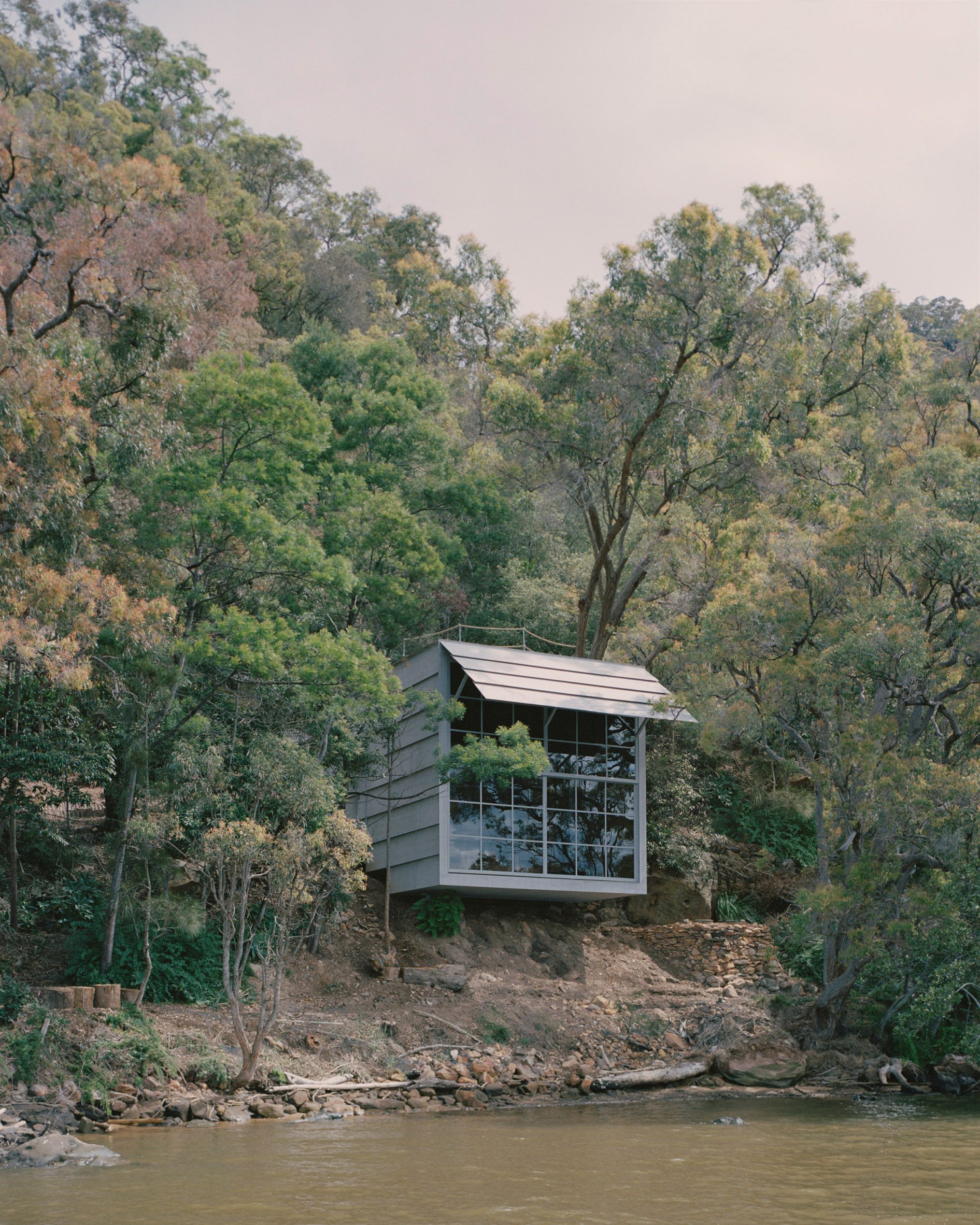 澳洲悬崖木屋 | Leopold Banchini Architects 的生态杰作-3