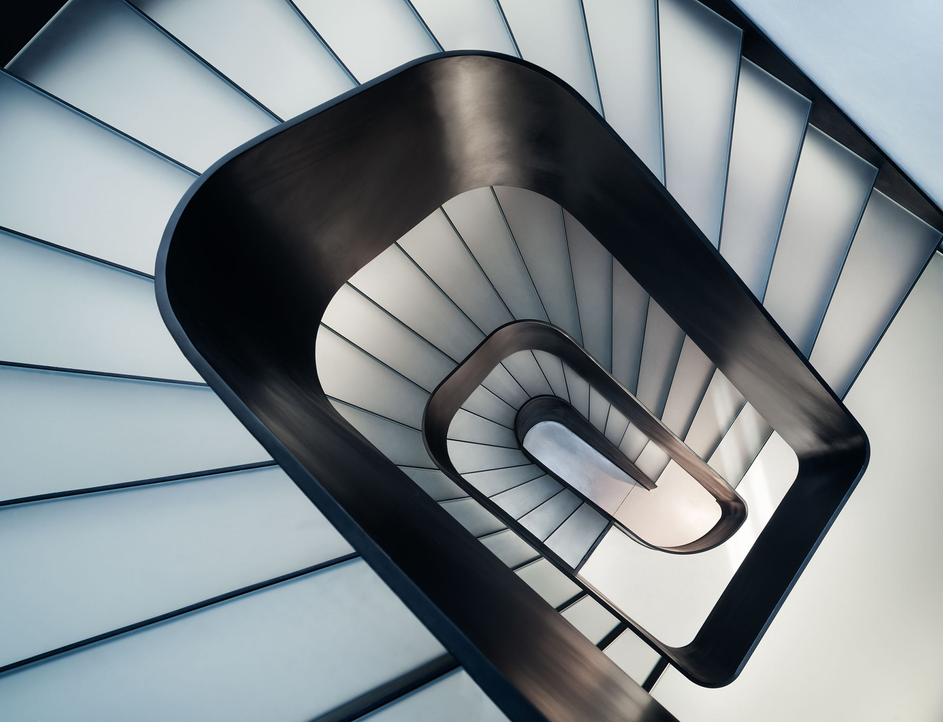 CLASSIC HOUSE SCULPTURE STAIRS-12