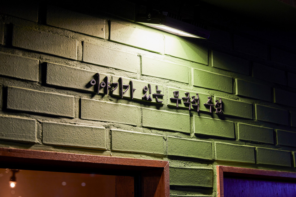 极简餐厅设计，氛围营造与功能兼具-9