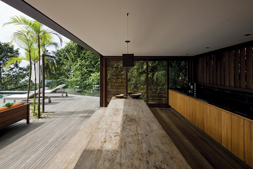 Balcony House in Brazil with a Large Glass Panel Facade-18