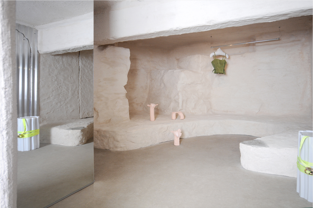 挪威 Sorgenfri 女装精品店设计-11