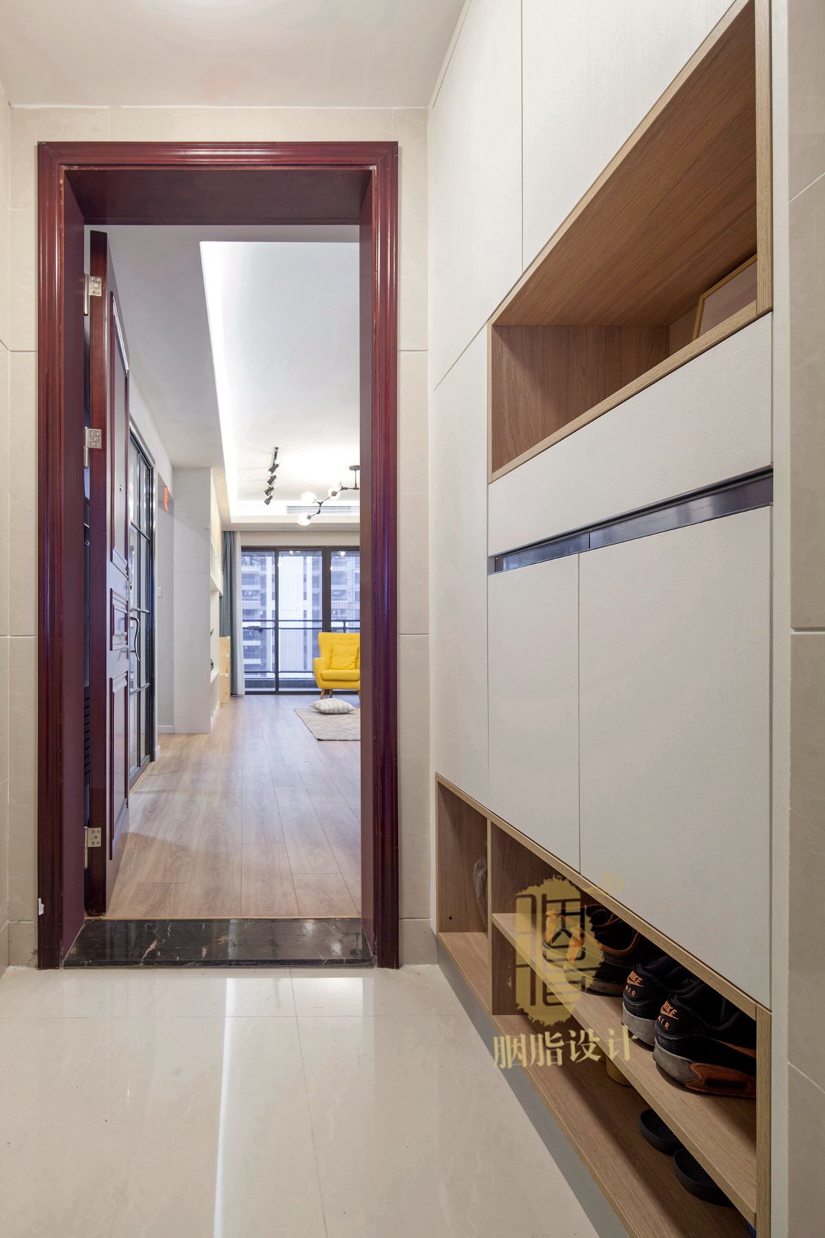 广州亚运城 121 平米北欧风之家 | 原木与色彩的美丽碰撞-6