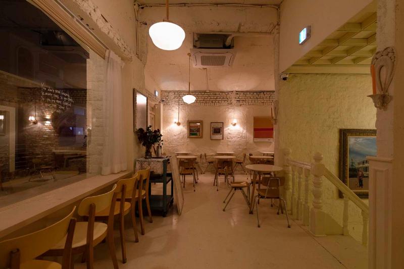 欧式家庭氛围的简约咖啡馆设计-7