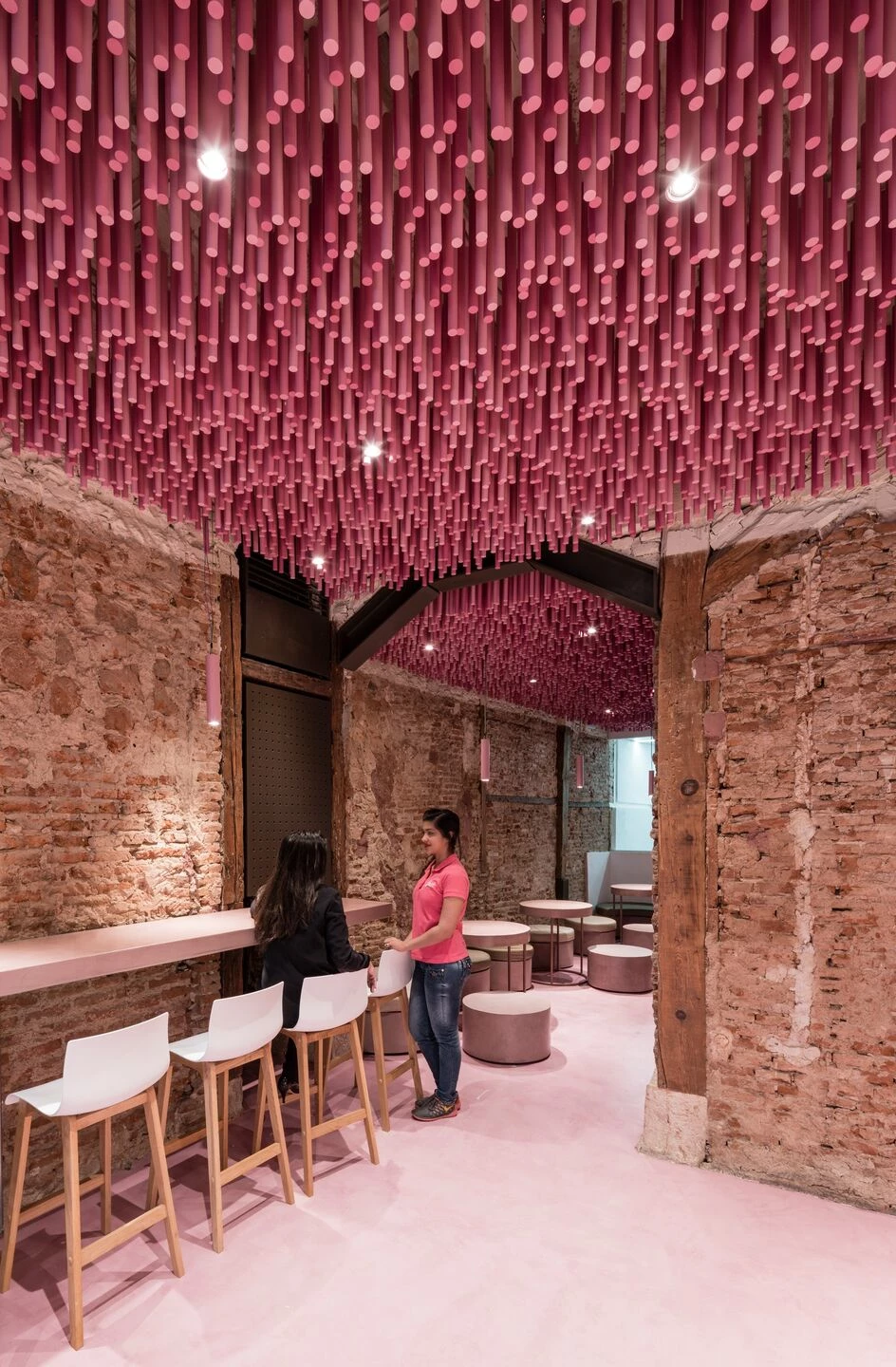 马德里粉色木棍艺术装置面包店丨西班牙马德里丨IDEO arquitectura-11