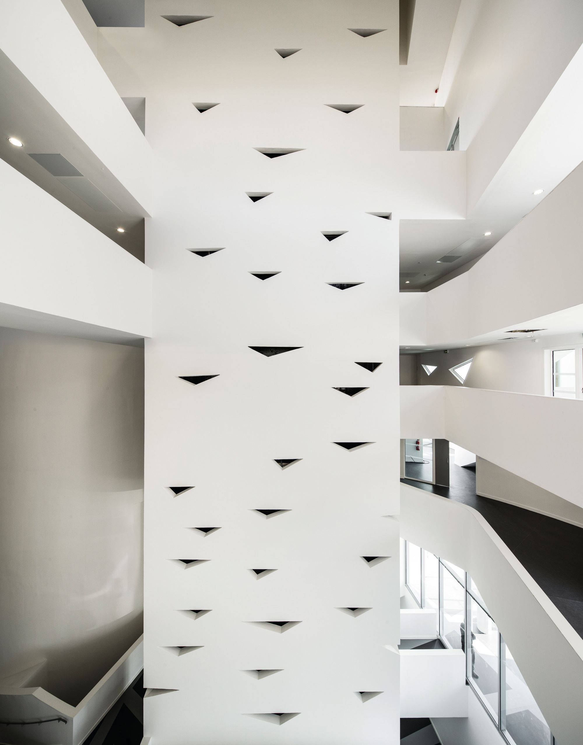 融合新旧的法国巴尼奥莱市政厅设计-14