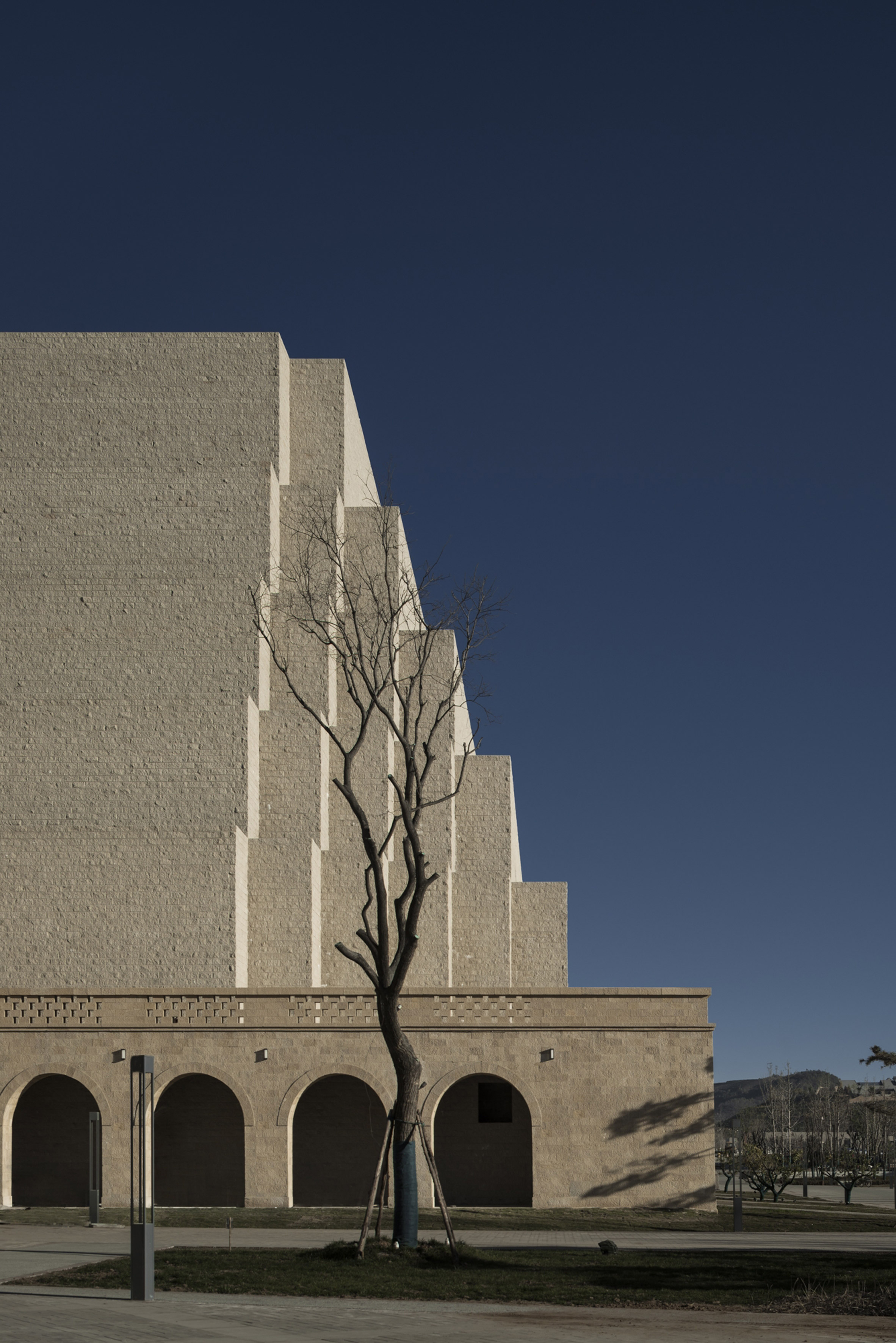 延安大学校园融入古石窑洞文化-16