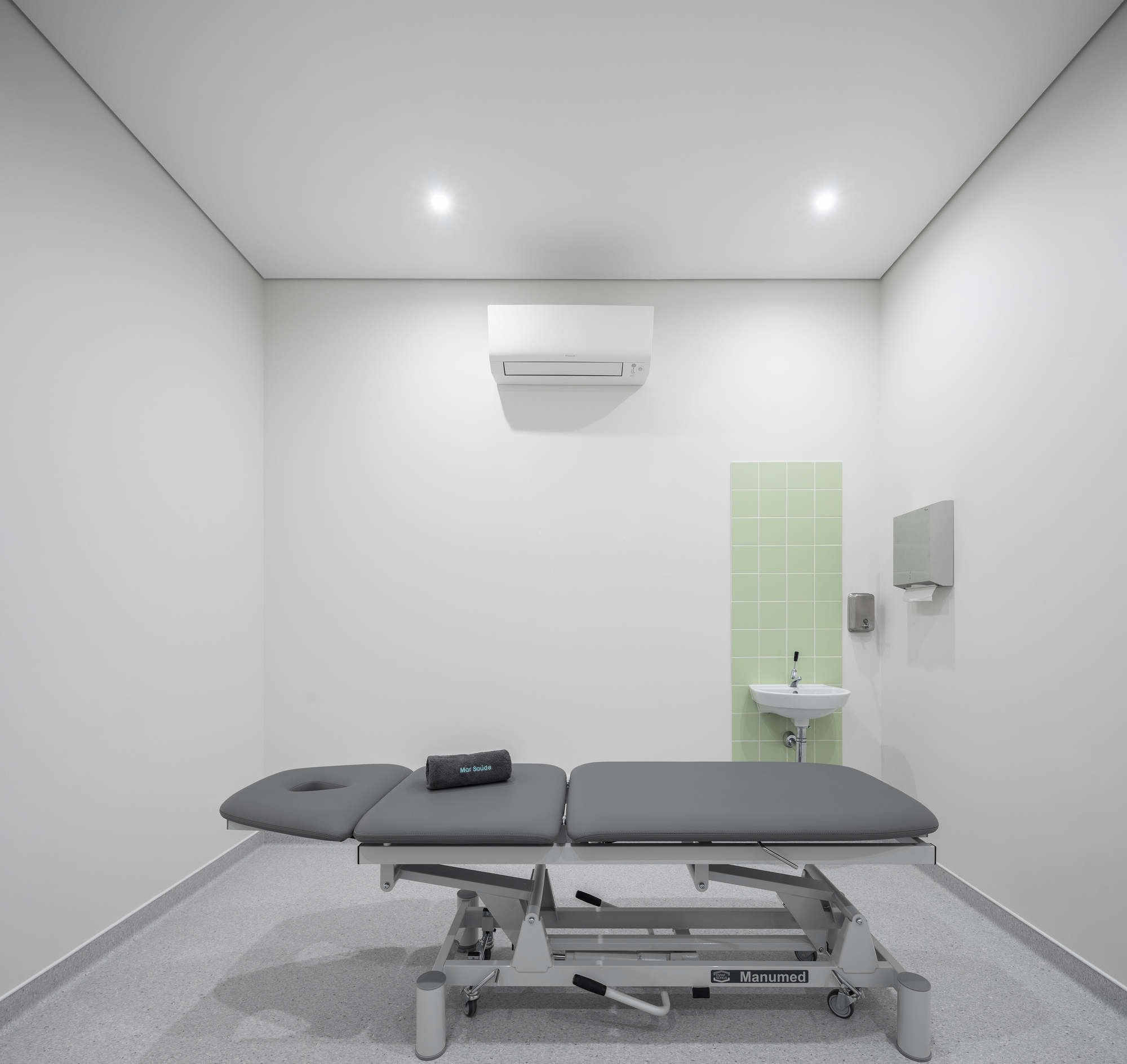 Physiotherapy Clinic / Hinterland Architecture Studio-29