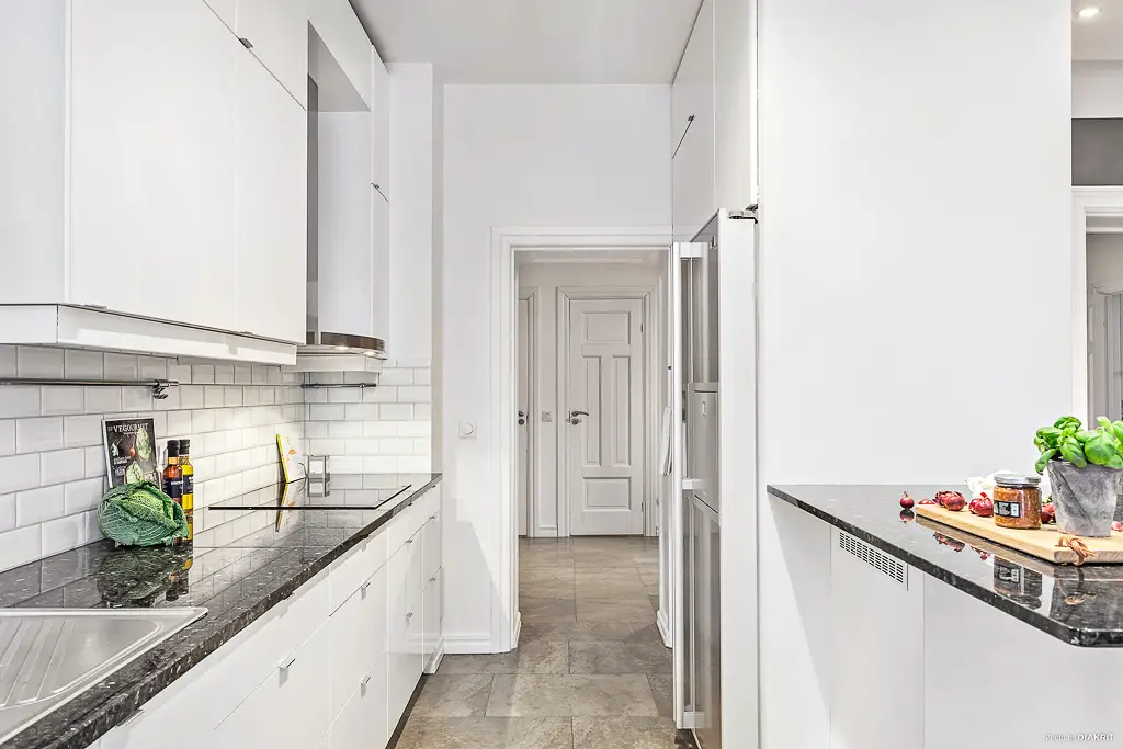 瑞典灰白经典公寓 | 温馨宁静的现代设计-9