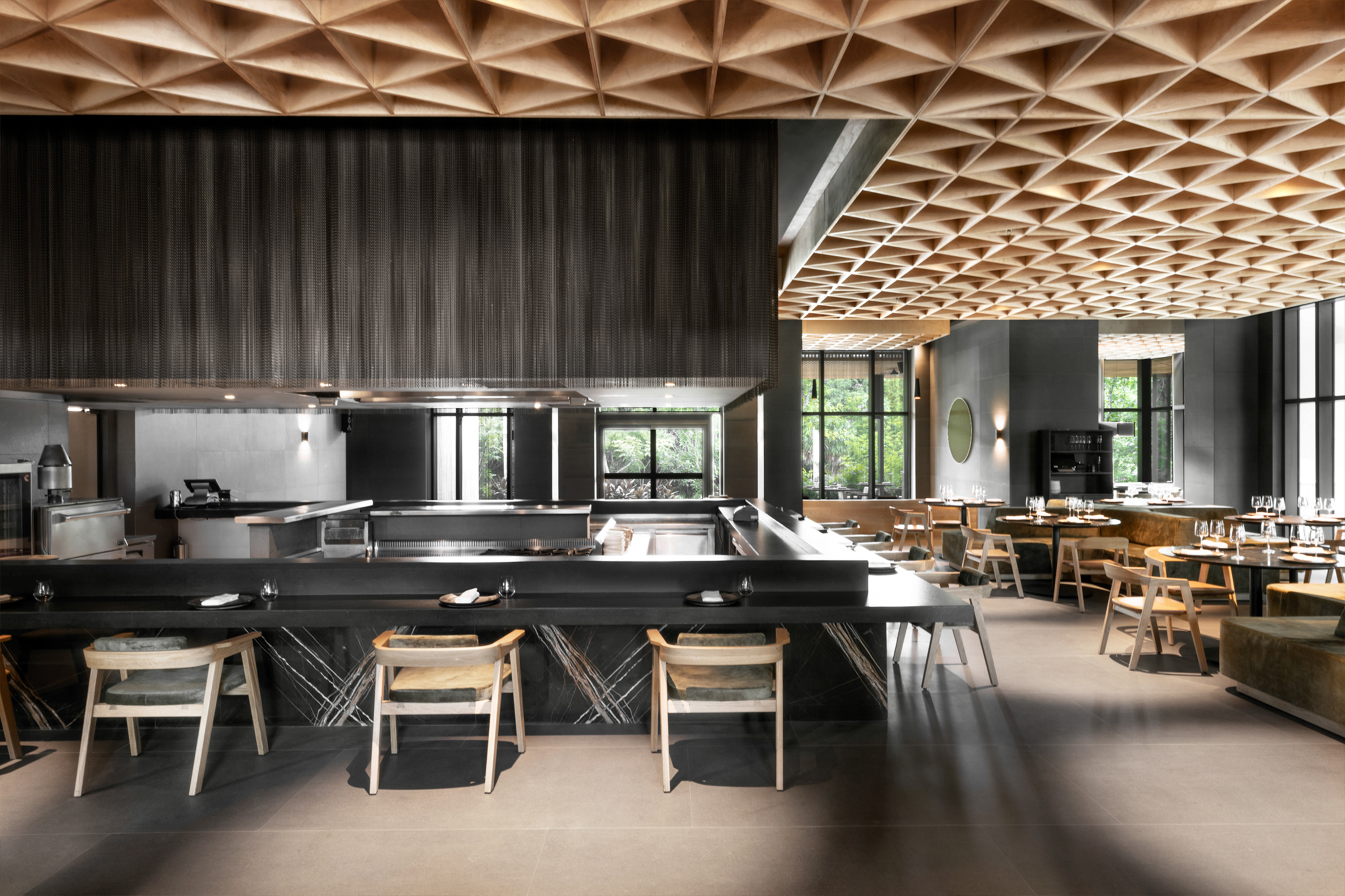 专业特色餐厅老板-2