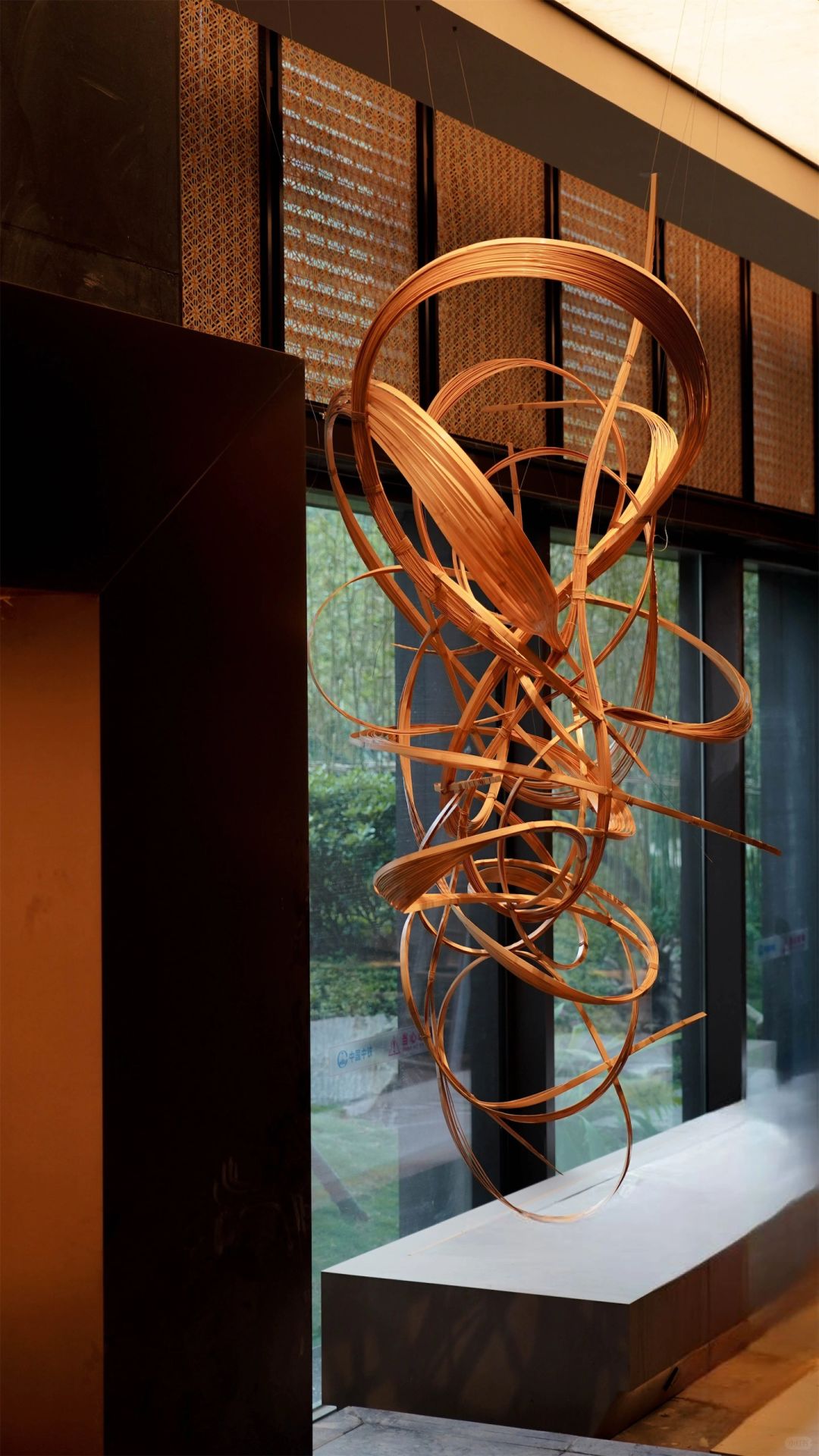 用竹书写禅意,风和雾的轨迹 · 酒店装置艺术《风袖牵岚》-14