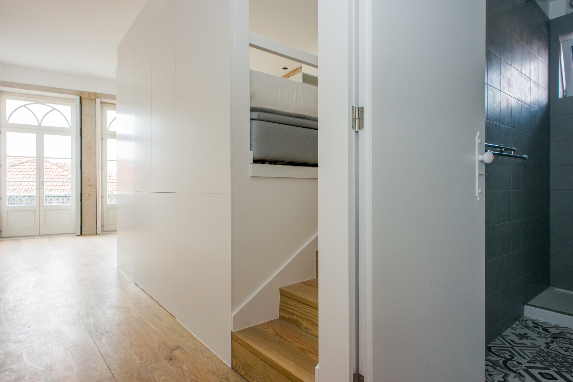 4 Apartments in Porto / Atelier Pupa-12