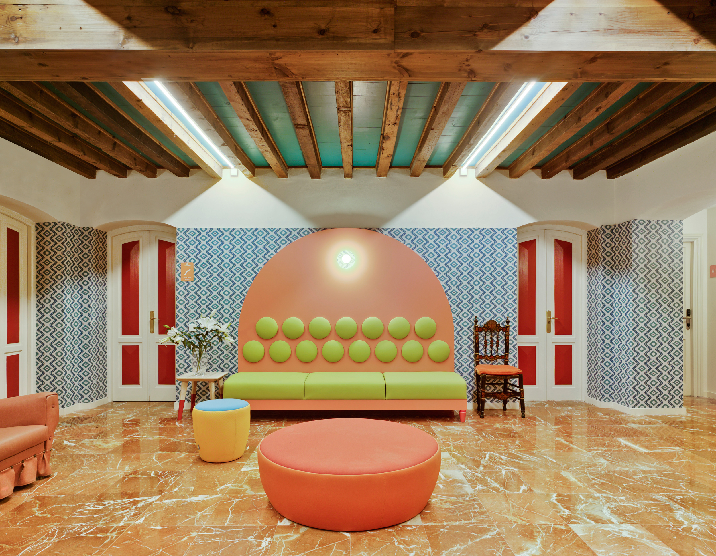 西班牙 Granada 大学学生公寓 | 古典与现代的完美融合-0