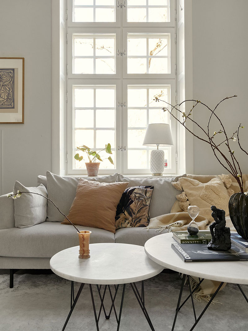 带有黑色家庭图书馆的斯堪的纳维亚式公寓(109 平方米)-6