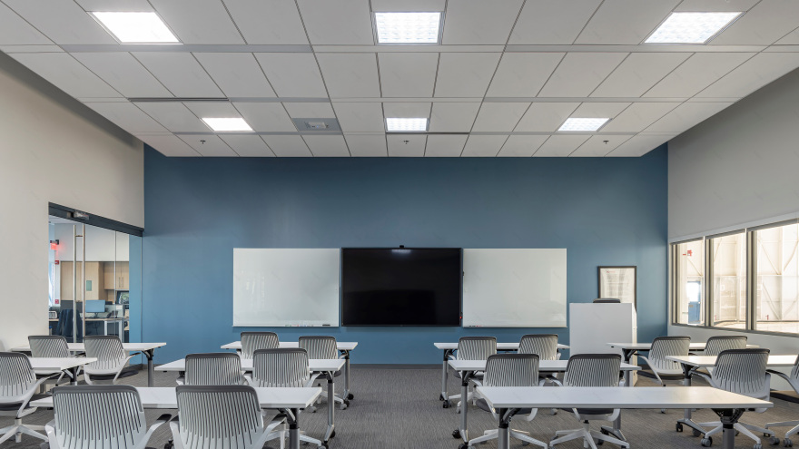 企业航班运营中心丨DCMAE-28