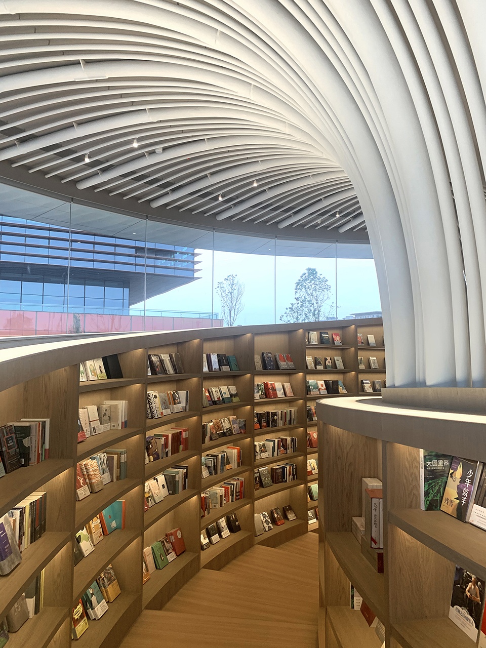 漂浮云端 | 成都东部新区知也图书馆，极简艺术与自然交融-52