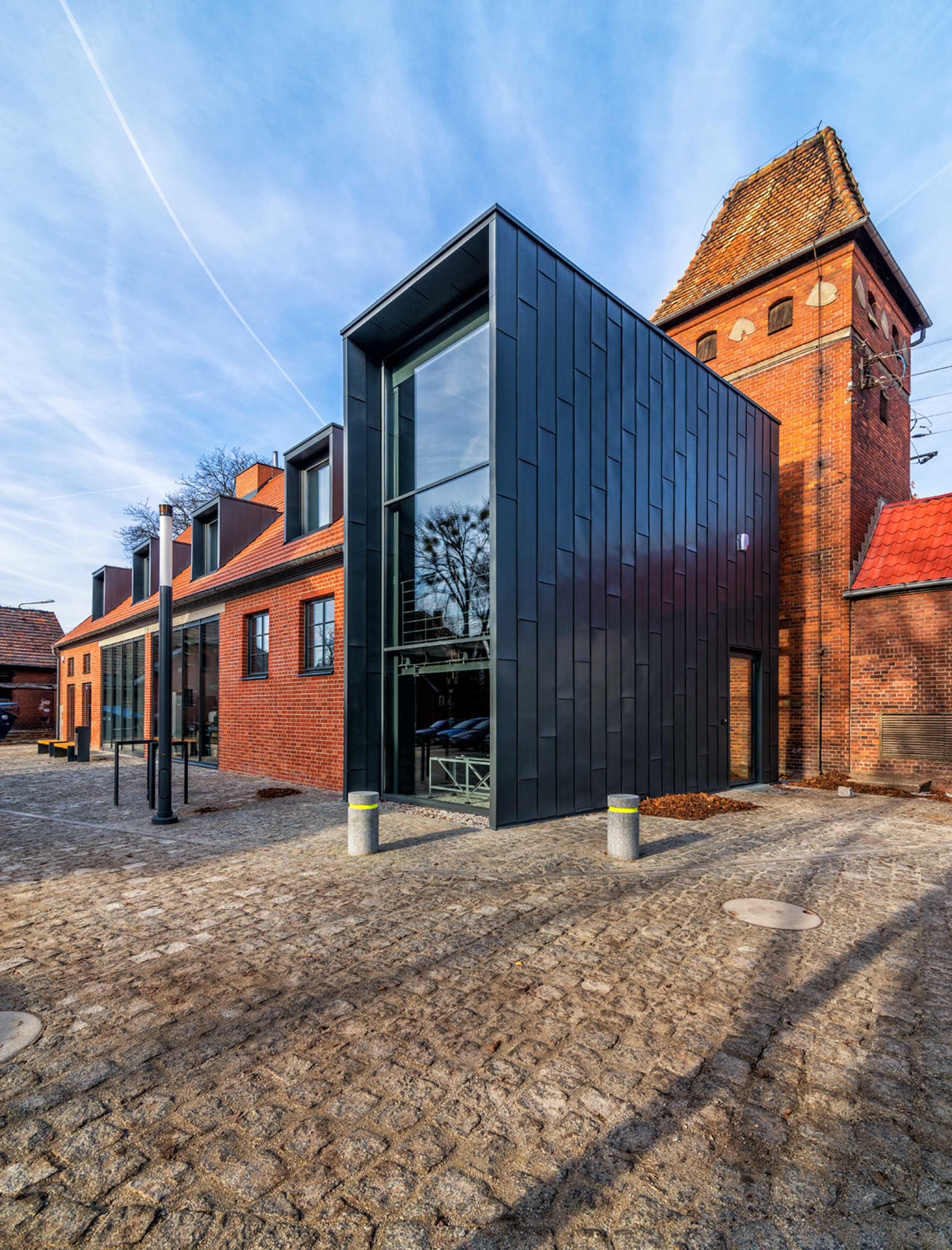 马厩新生 · 历史建筑的现代室内设计演绎-8