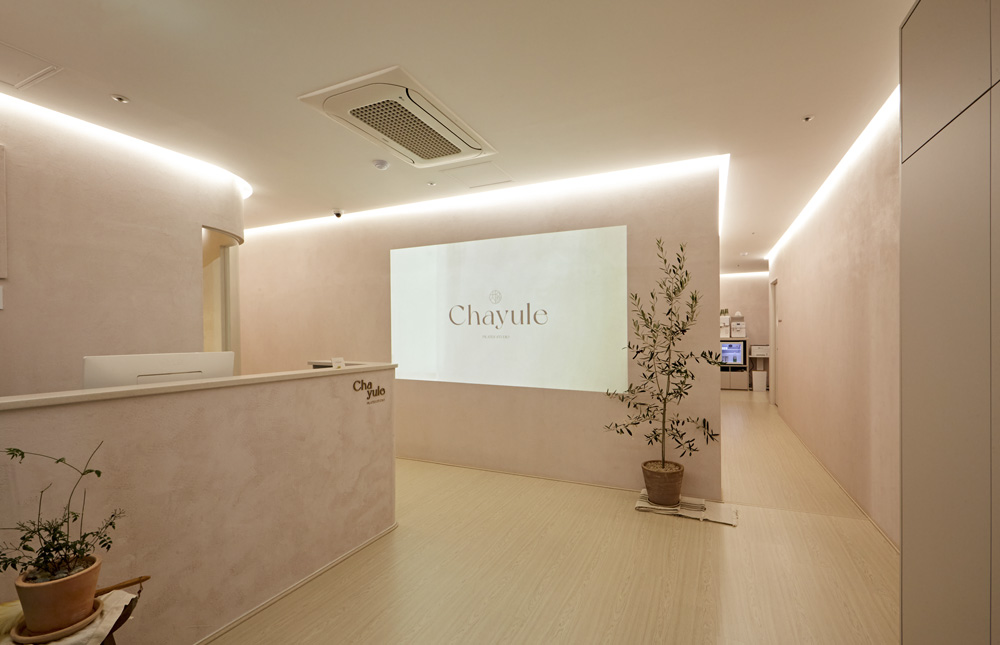 菲拉格慕餐厅的粉色调设计-4