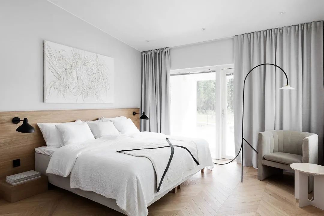 芬兰湖边侘寂风别墅丨Laura Seppanen-44