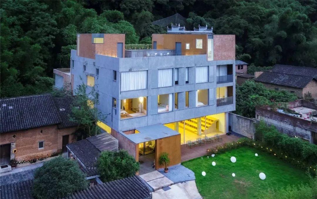 闺蜜俩花了1000万，在漓江边造了栋「积木房子」：这才是当妈的最高境界-1