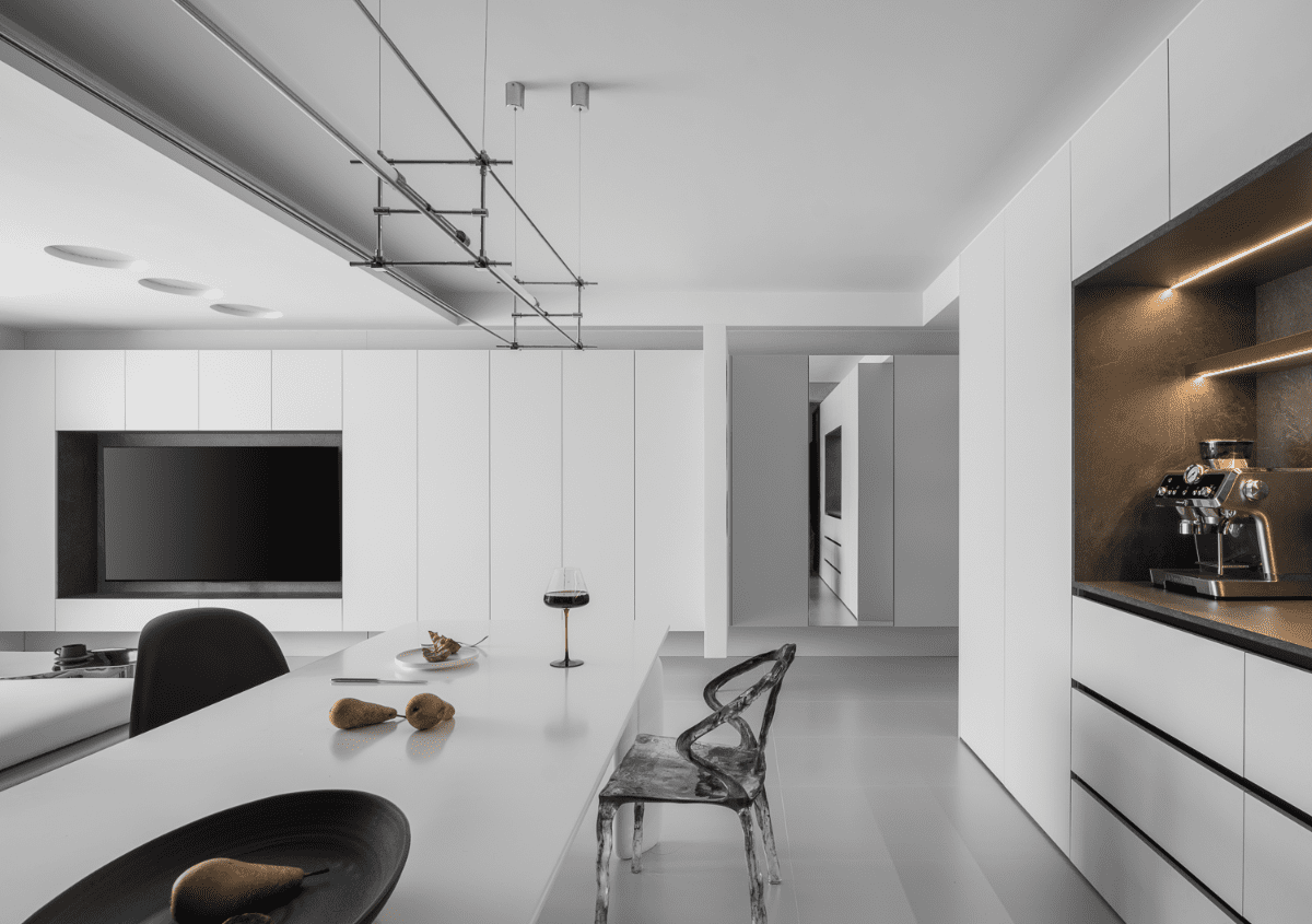 桌柜一体+开放布局释放空间,黑白极简谱写“断舍离”生活乐曲-5