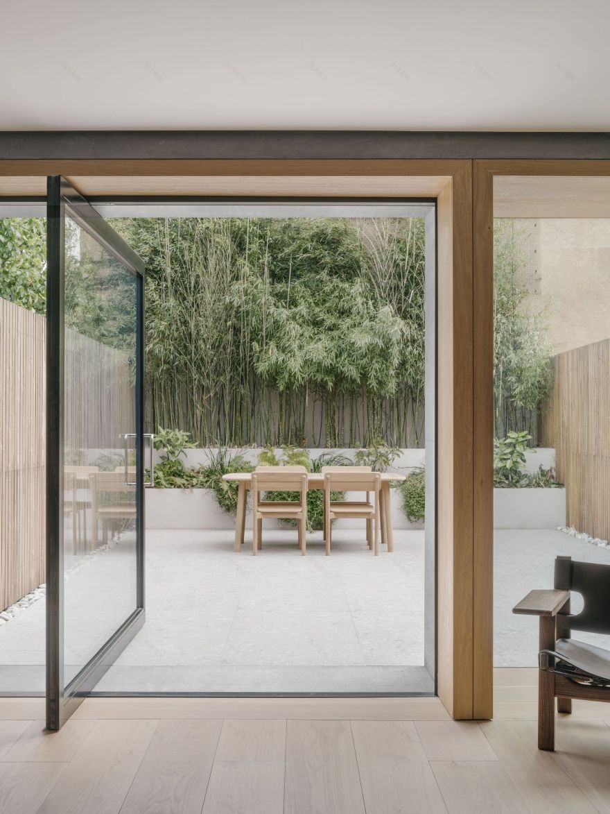 光隙间洒下光影的家庭住宅(注:komorebi是日语外来词,指从树叶缝隙间洒下的阳光) 丨英国伦敦丨ConForm Architects-45