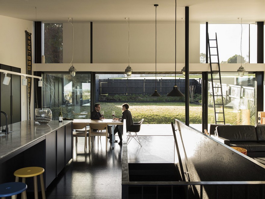 Modern Steel-Framed Home With Extensive Views Over Auckland-15