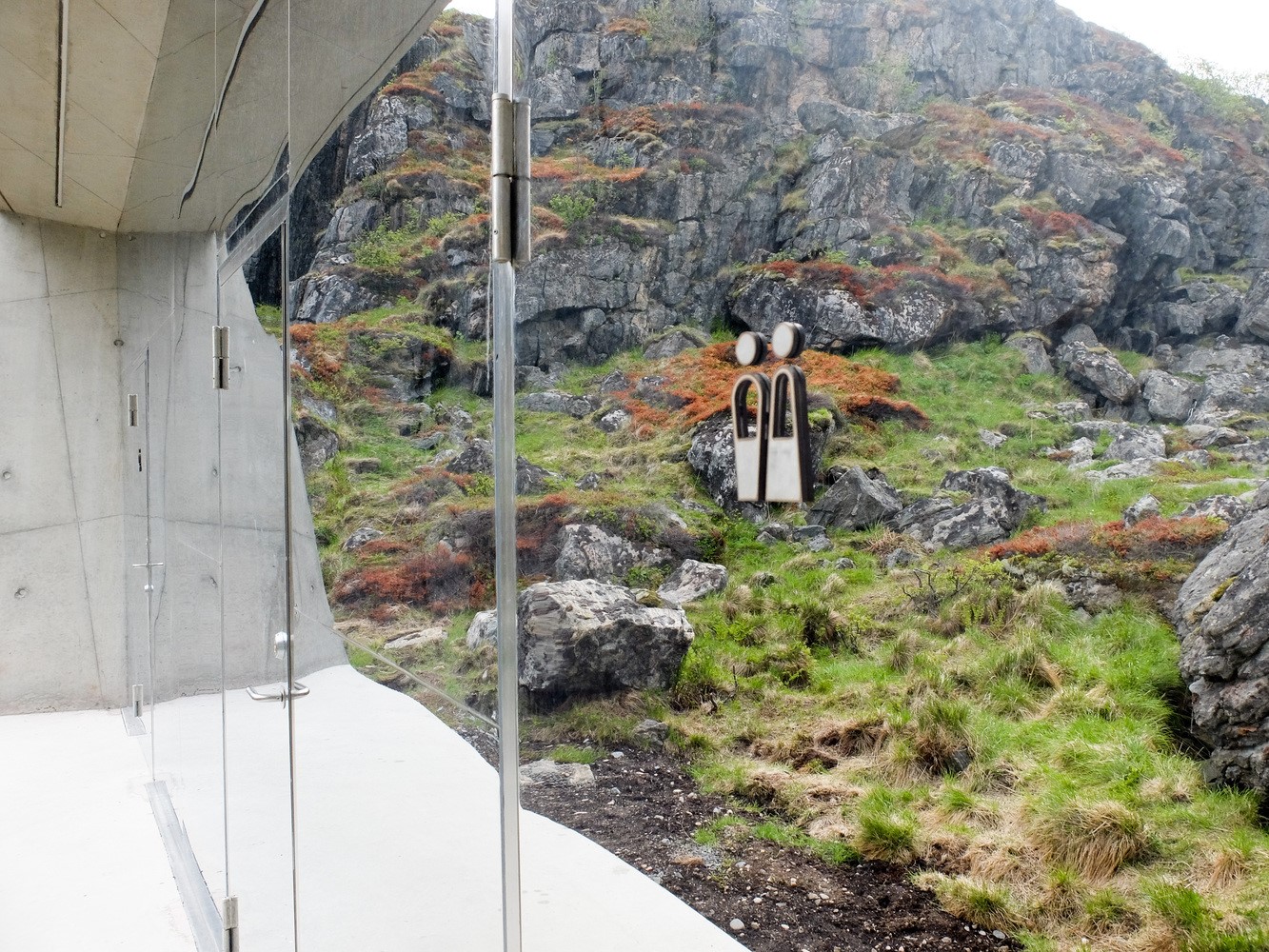 BUKKEKJERKA：在折叠混凝土上观海，在卫生间中观山-22