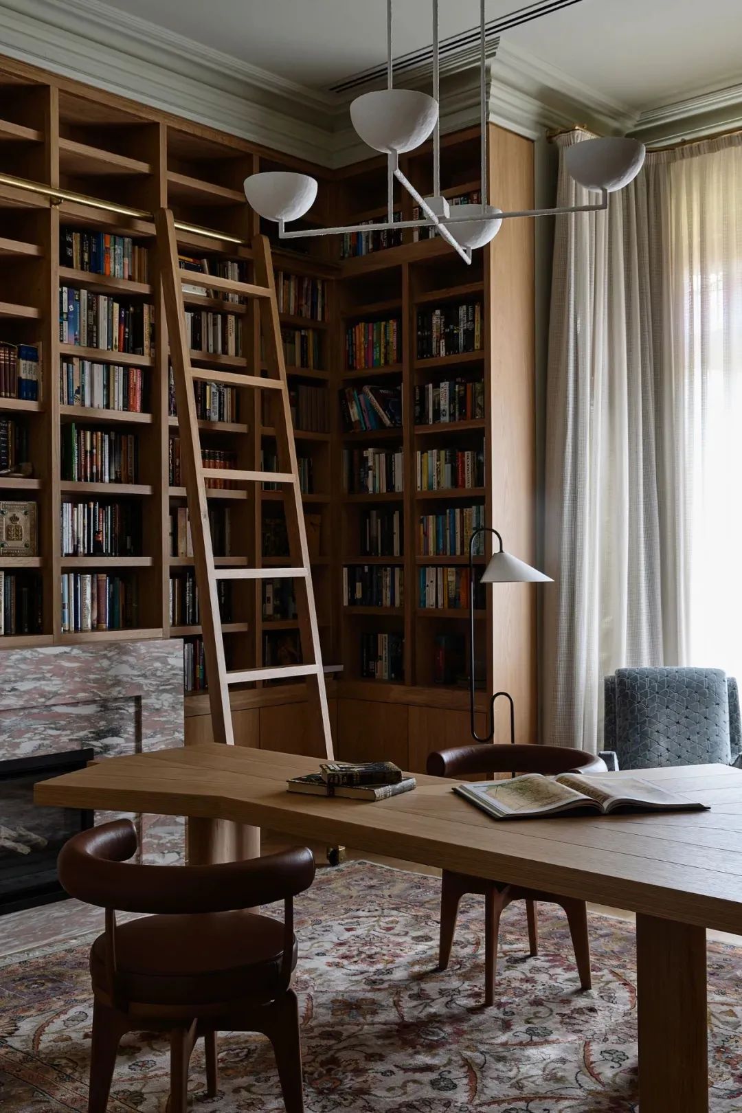 热情色彩的爱德华式独栋别墅设计-9