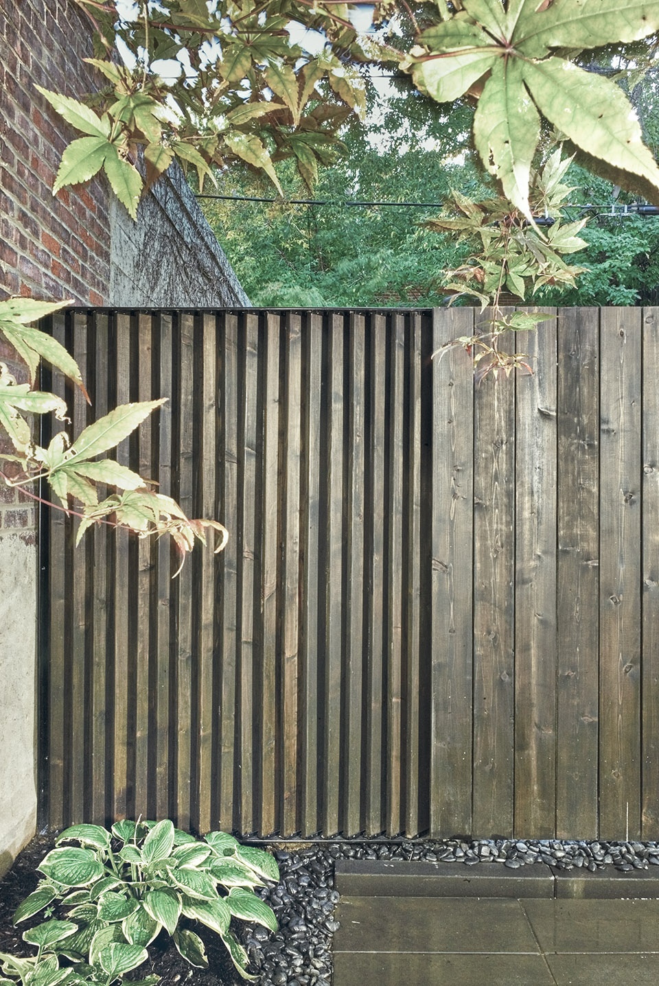 蒙特利尔独户住宅后院重建,MYTO 打造极简日式休闲空间-32