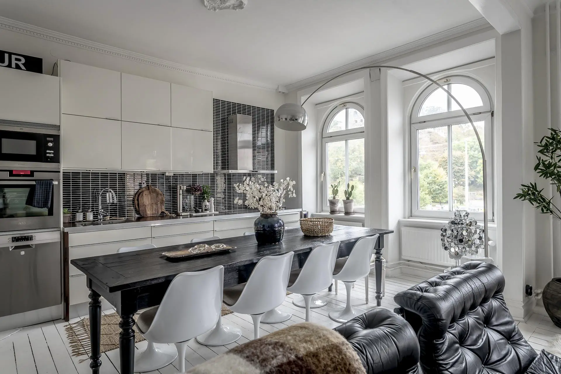 瑞典极简白色公寓，完美融合复古与现代元素-7