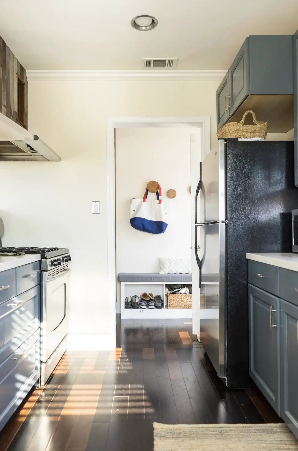 威尼斯海滩上的舒适冲浪小屋 | 一个成功的空间改造案例-7