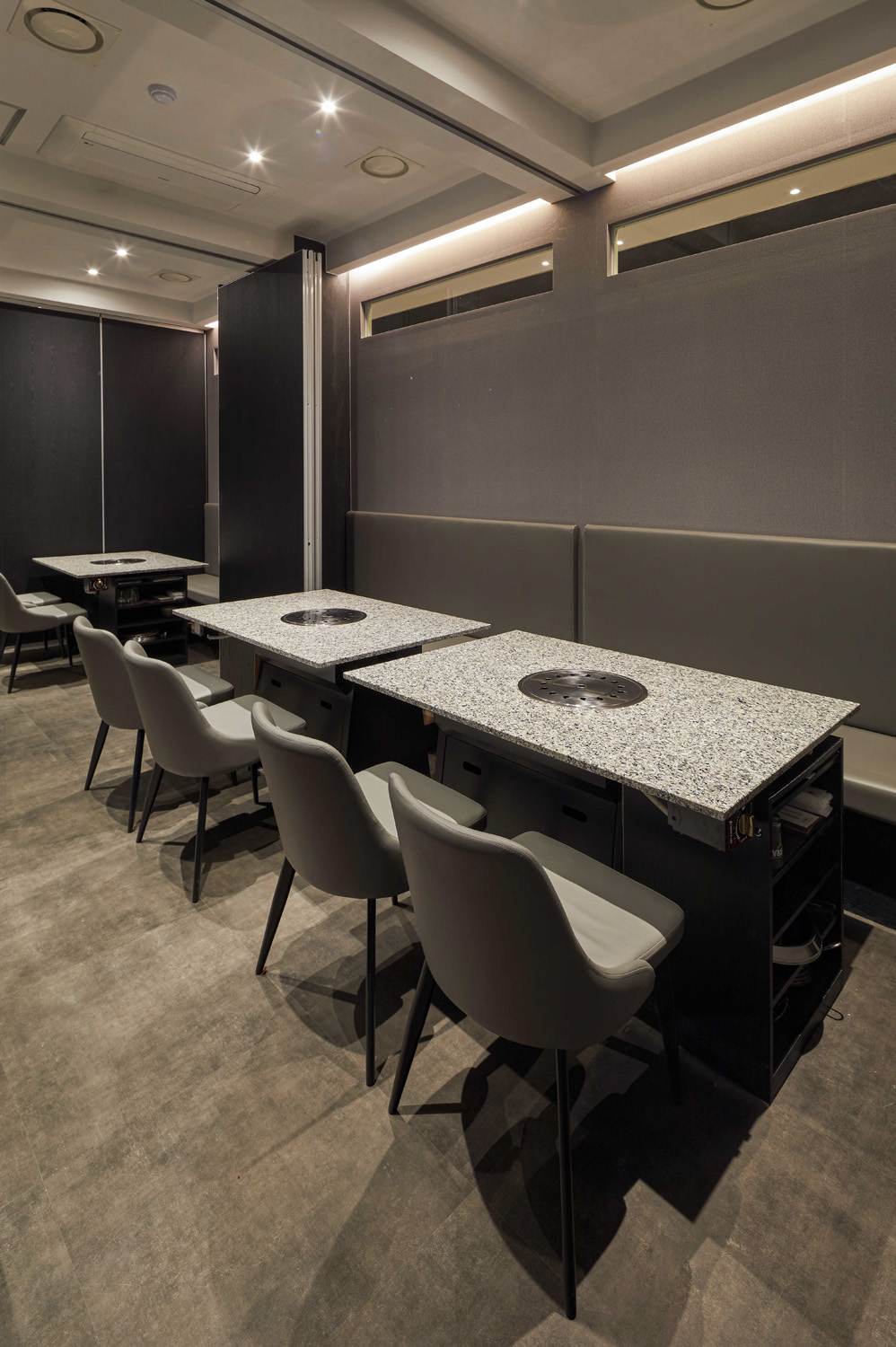 韩式高级烤肉店，黑白简约风诠释 75 平米空间设计魅力-15