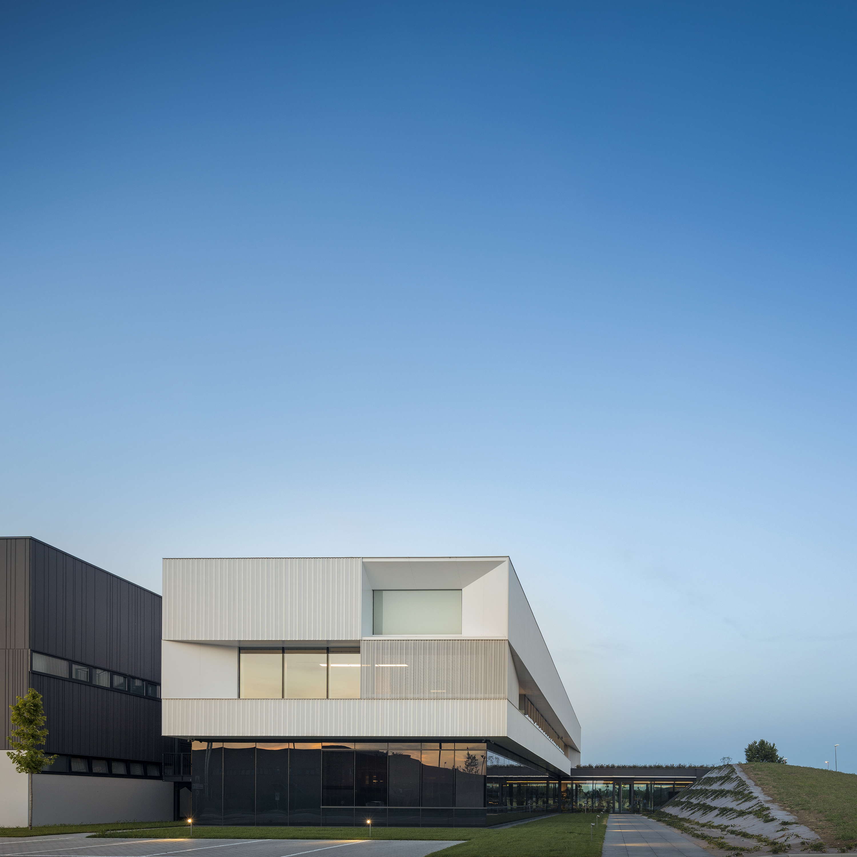 新的 ADUE 总部-20