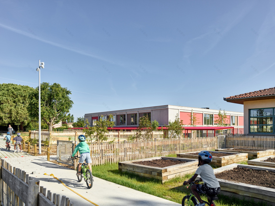 此处 Comple· 可能拼写有误,推测可能是 Complex 如果是 School Complex of the Olive Tree ,可翻译为橄榄树学校园区 丨法国丨GGR architectes-7